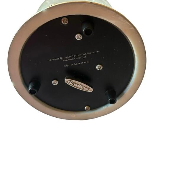 ↳ Hallmark Collectible A Charlie Brown Christmas Musical Snow Globe (1A-03-63WA) - Picture 6 of 8